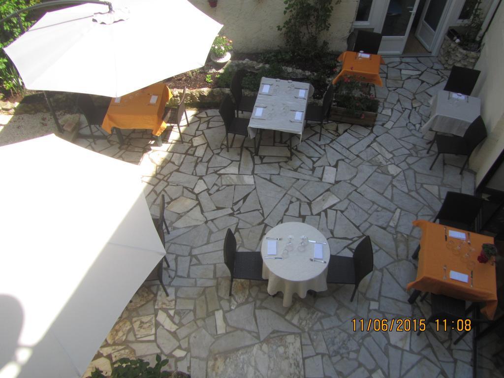 Logis Hôtel Au Croissant Buzançais Exterior foto